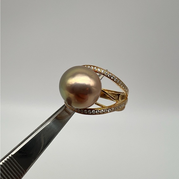 Elegant Gold Freshwater Edison Pearl Ring - Picture 3 of 13